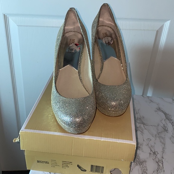 Michael Kors Ionna Pump Silver Glitter Heels Size 10M with Box - Picture 11 of 12